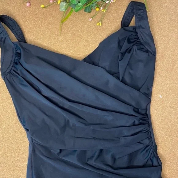 Miraclesuit Sanibel One Piece Swimsuit Black Size 18 New